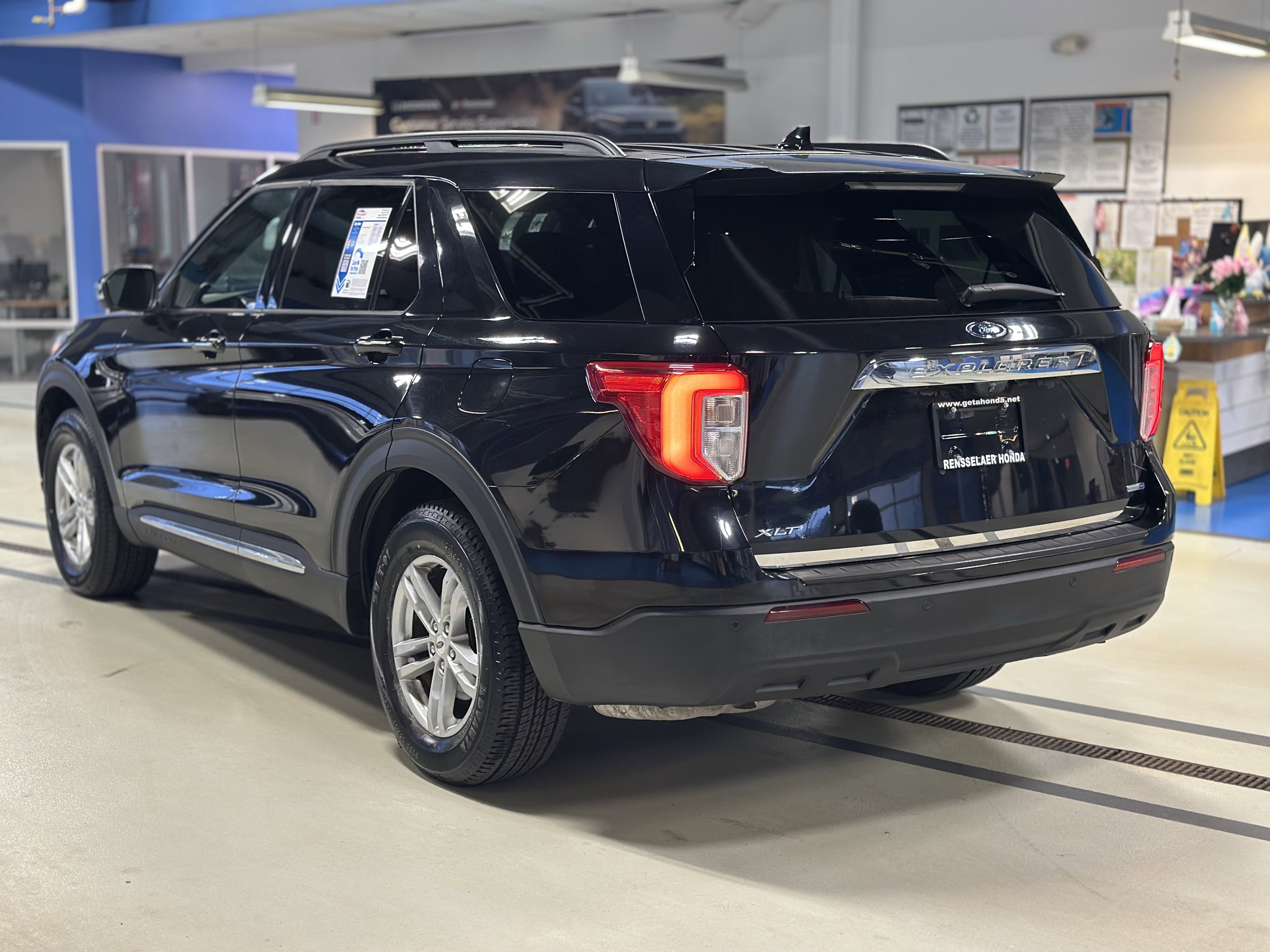 Used 2020 Ford Explorer XLT w/ Comfort Package image 7