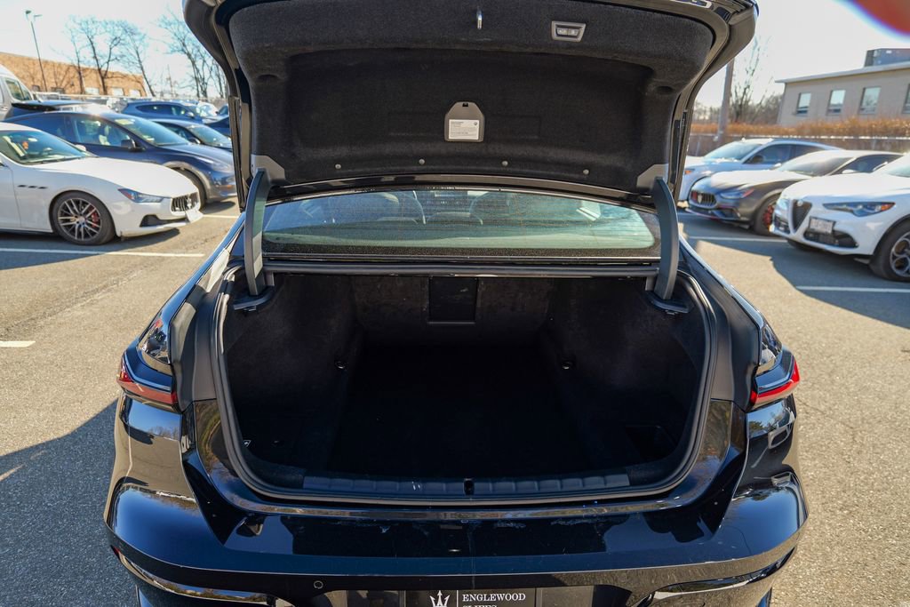 Used 2023 BMW 740i w/ Parking Assistance Package image 70