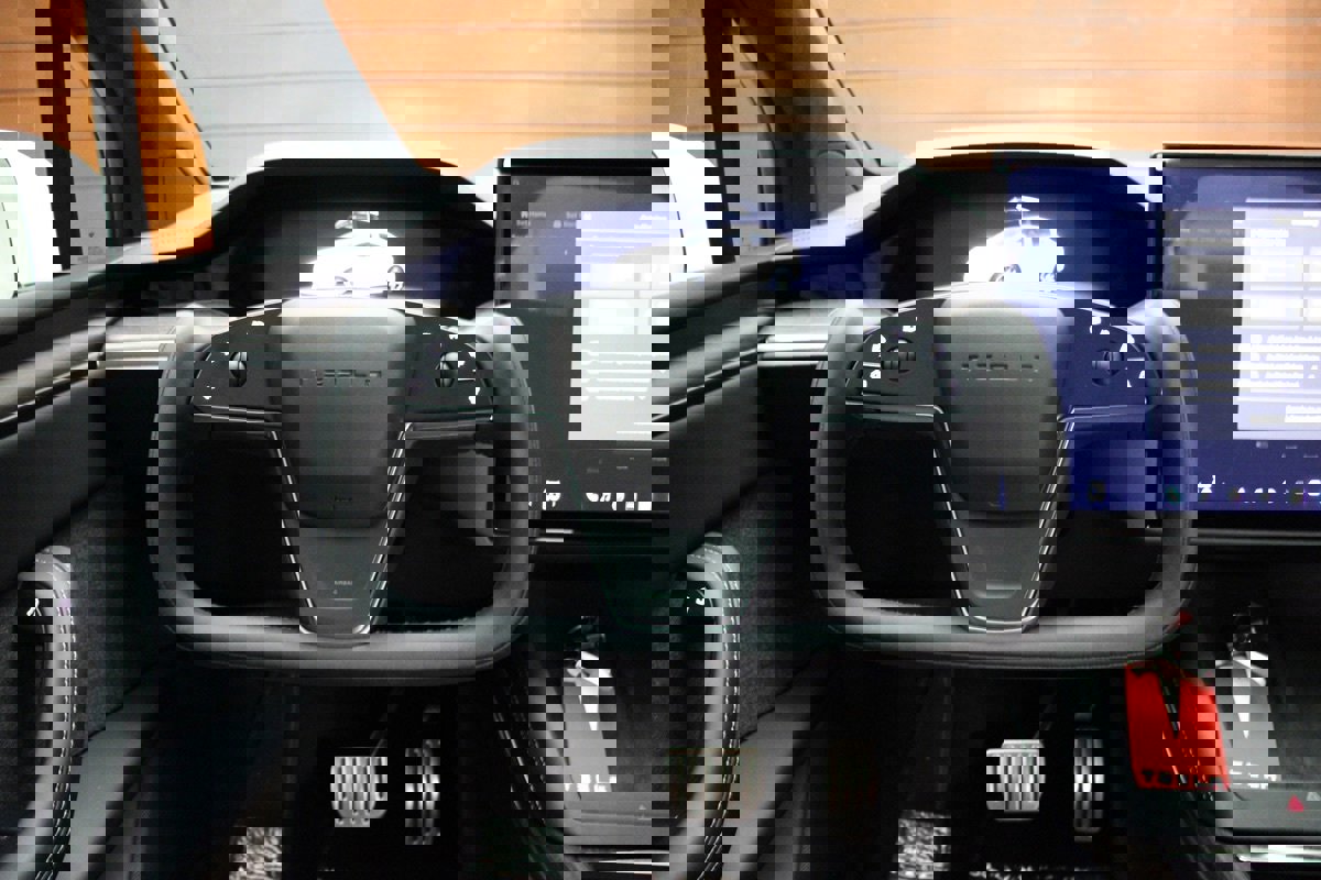 Used 2023 Tesla Model X 7 Seater AWD Driving Com 4 image 31