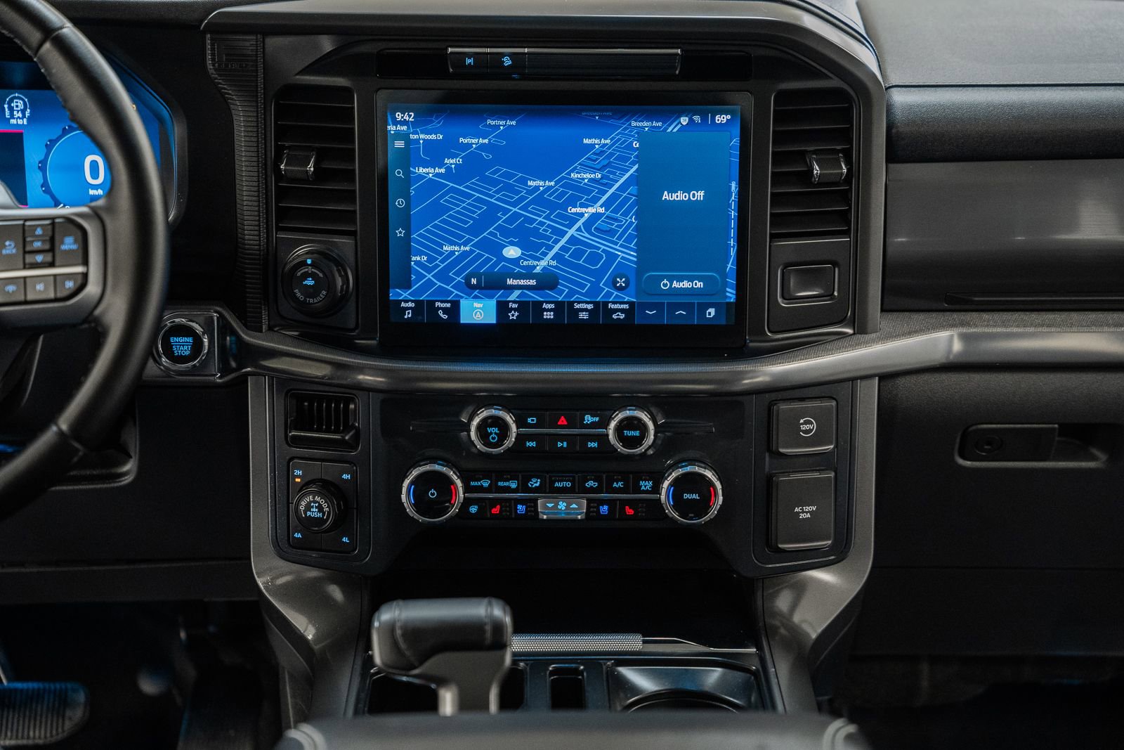 Certified 2025 Ford F150 Lariat w/ Equipment Group 502A High image 29