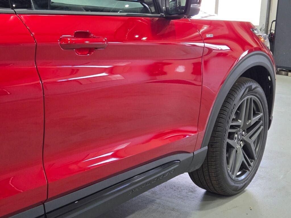 Used 2025 Ford Explorer ST-Line w/ Premium Package image 21