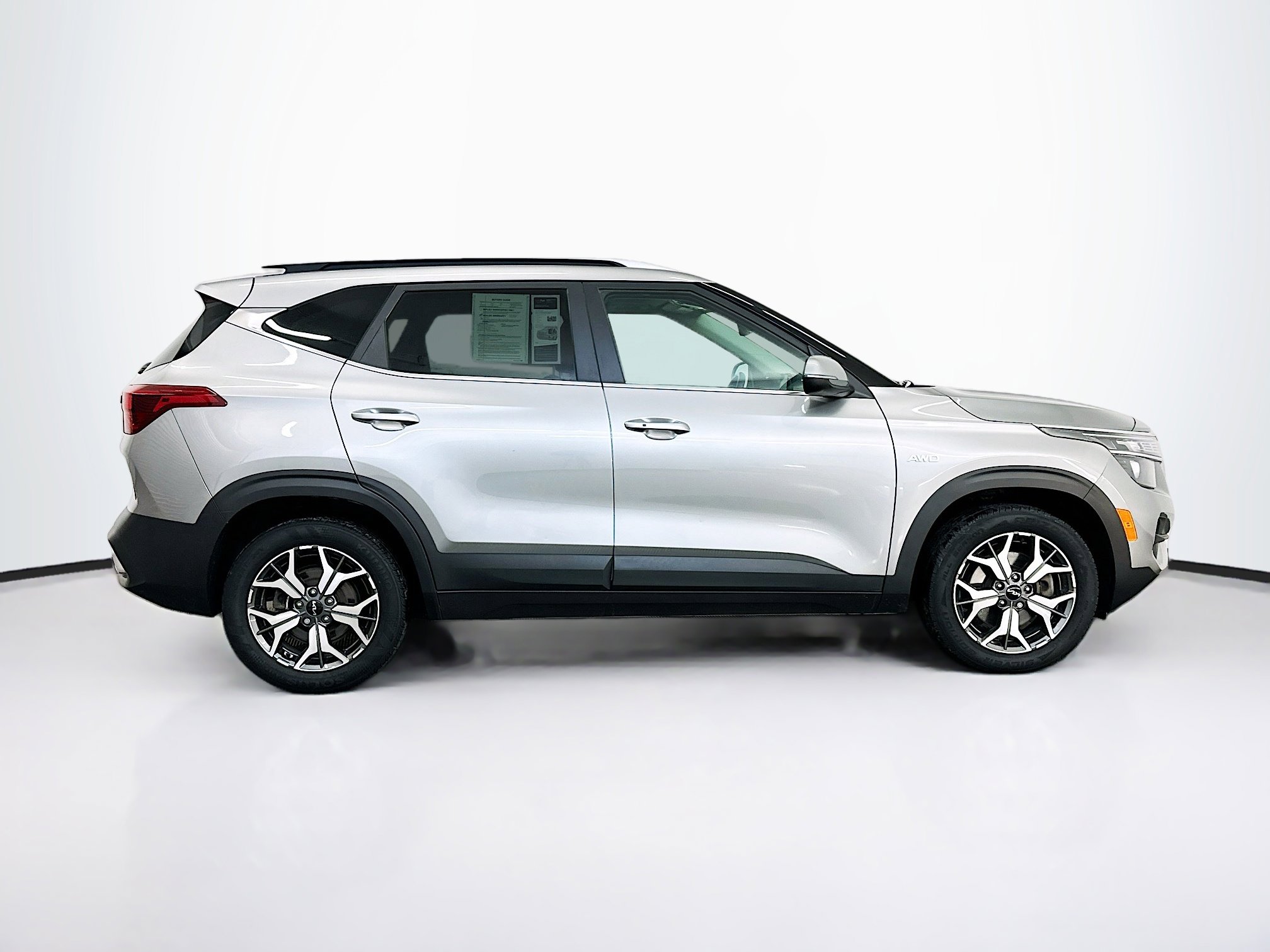 Used 2023 Kia Seltos EX image 10