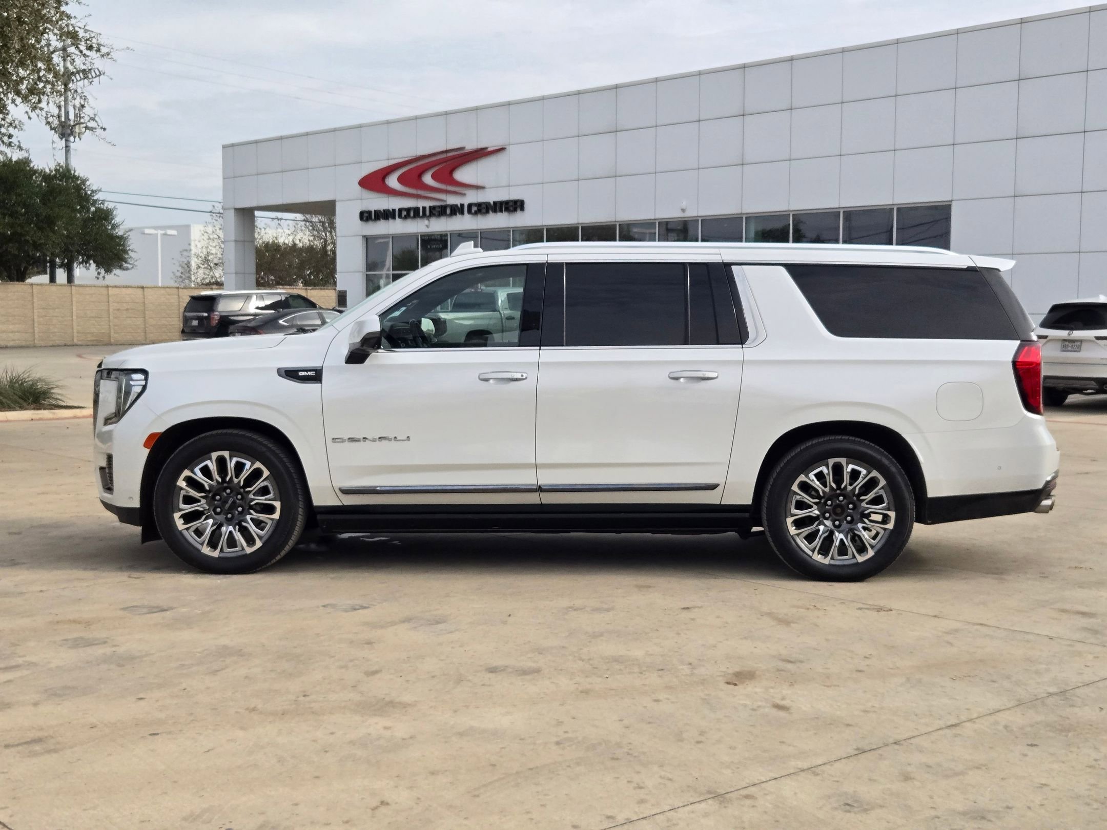 Used 2023 GMC Yukon XL Denali Ultimate image 6