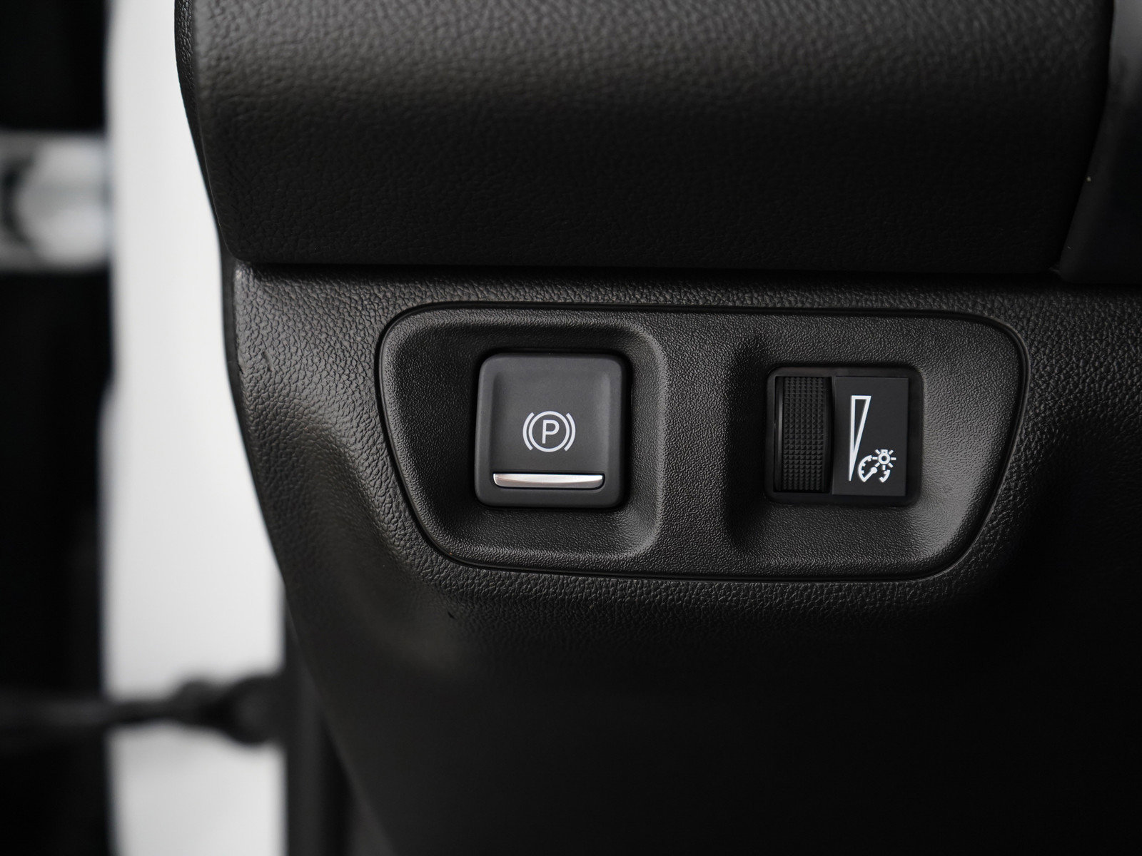 Used 2023 GMC Acadia SLT image 30