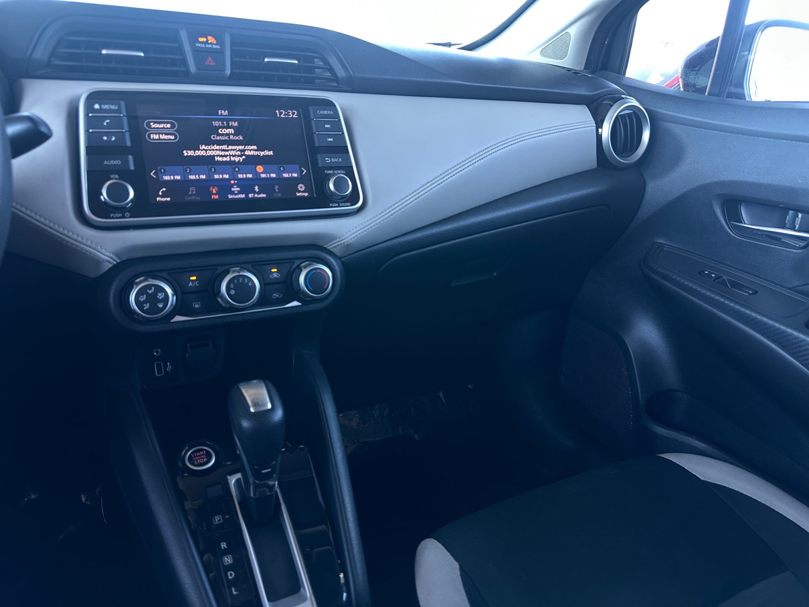 Used 2020 Nissan Versa SV FWD image 22