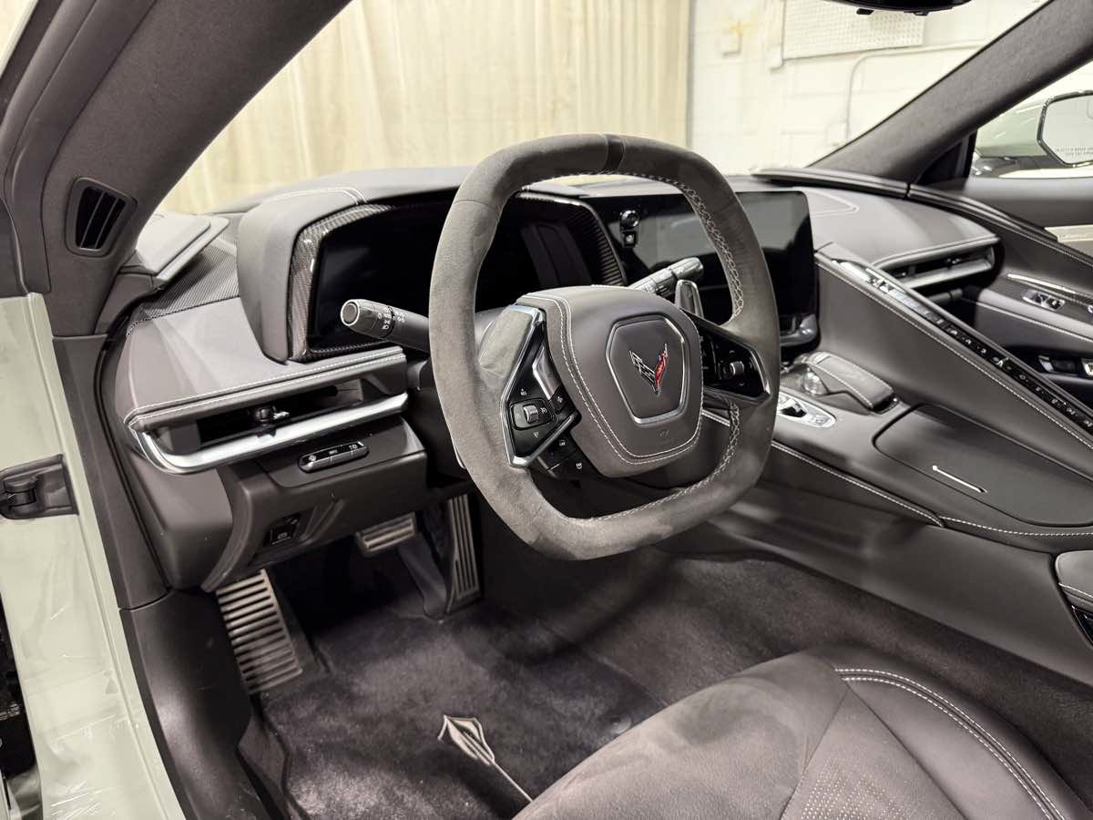 Used 2024 Chevrolet Corvette Stingray Premium Cpe w/ Z51 Performance Package RWD image 10