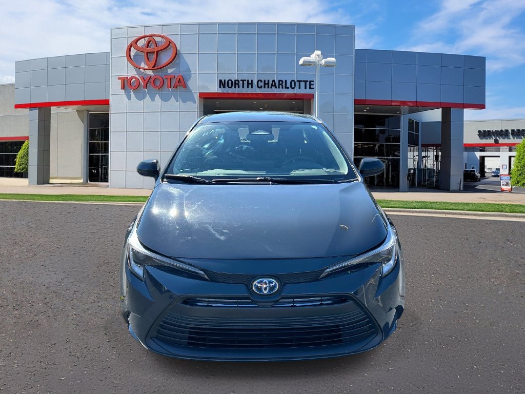 Used 2023 Toyota Corolla LE FWD image 3