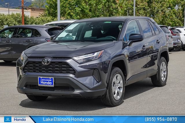 Used 2023 Toyota RAV4 LE AWD/4WD image 4