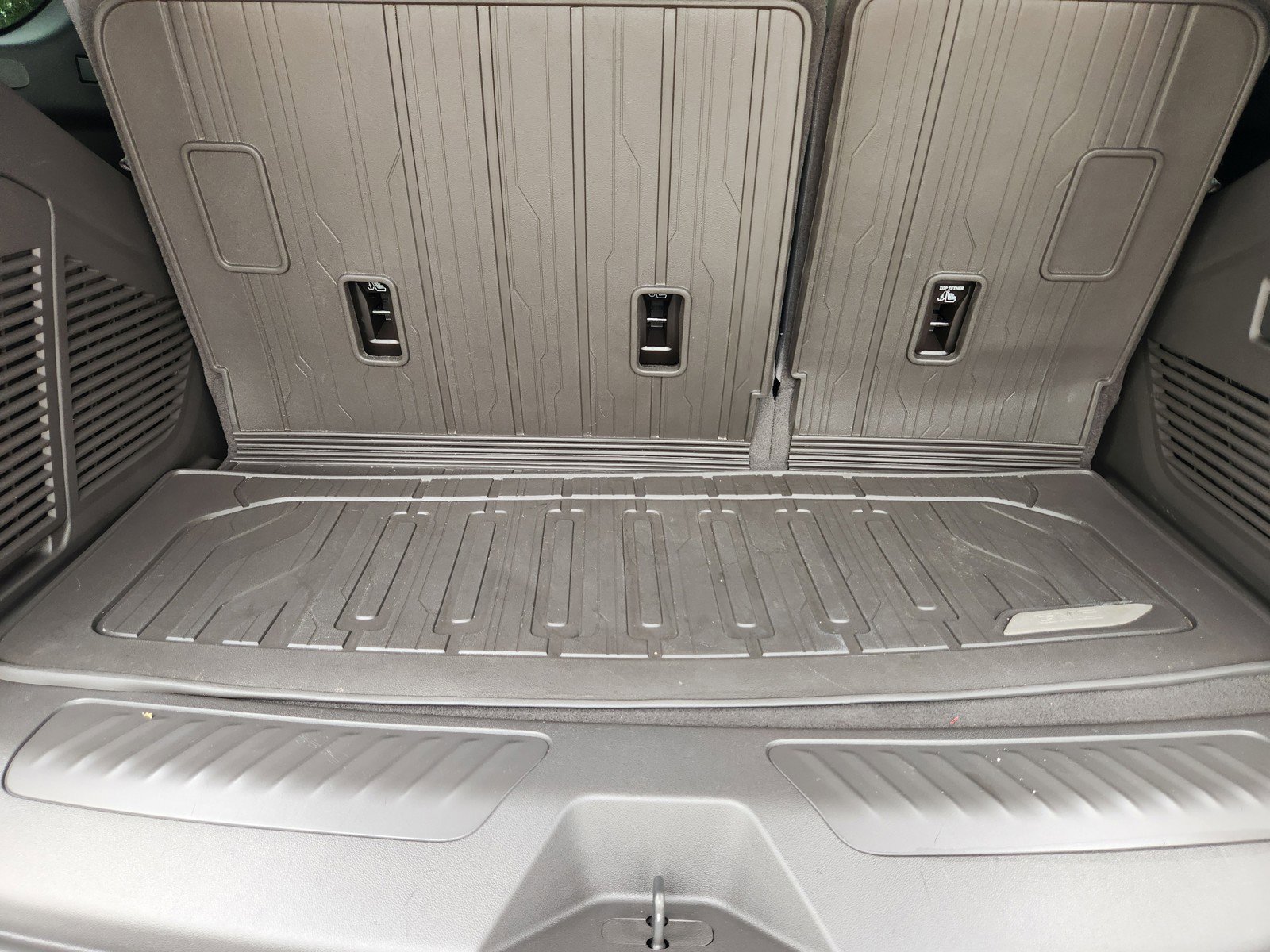 Used 2023 GMC Yukon SLT w/ SLT Premium Package RWD image 27