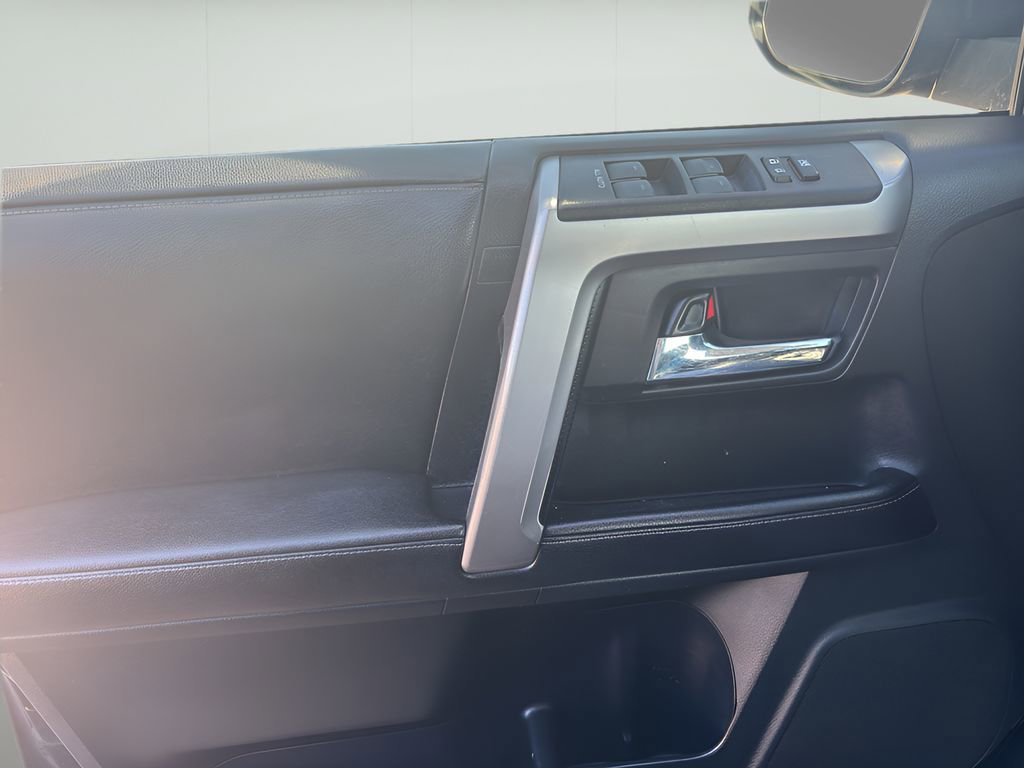 Used 2016 Toyota 4Runner SR5 AWD/4WD image 12