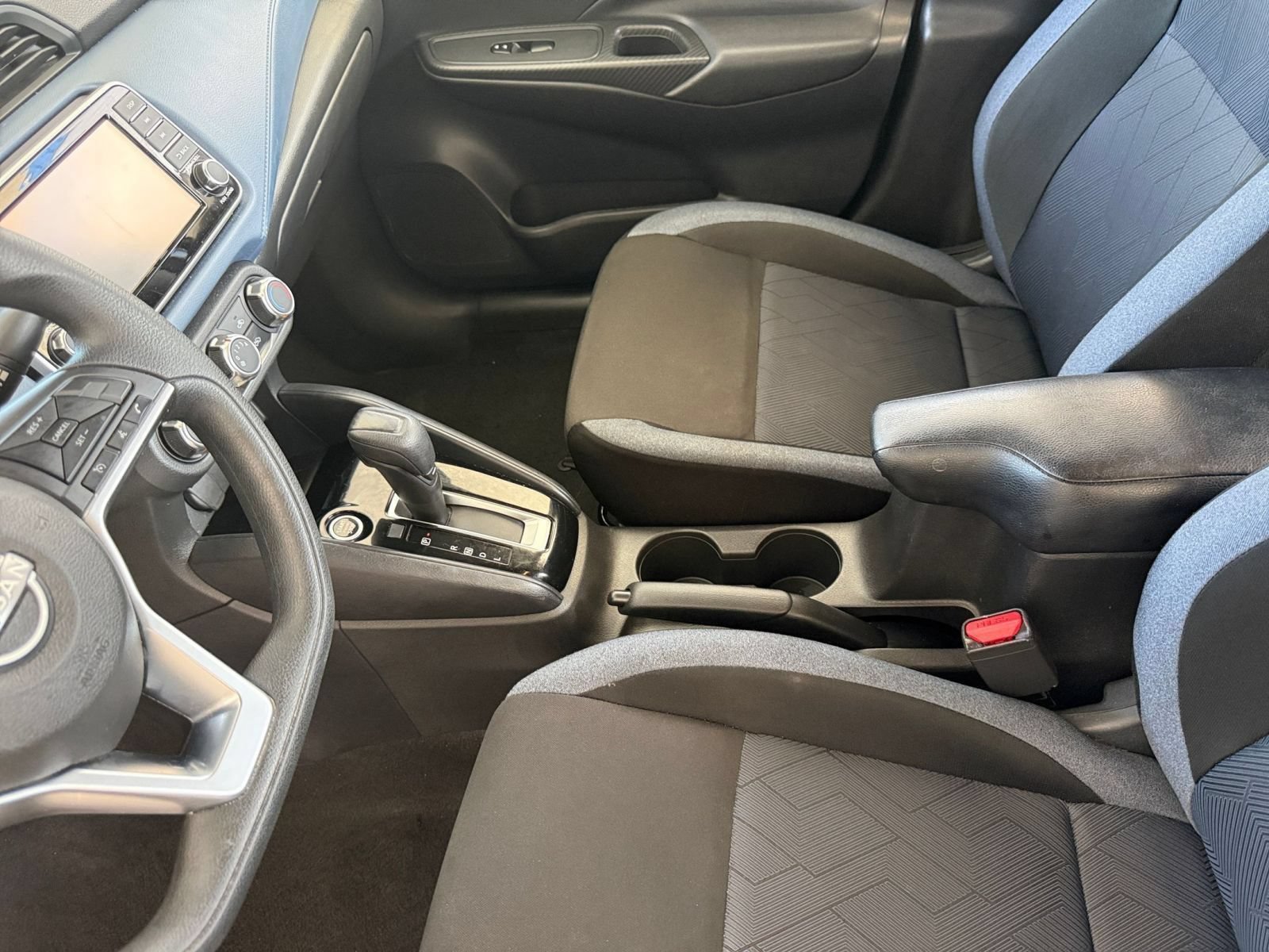 Used 2025 Nissan Versa SV FWD image 39