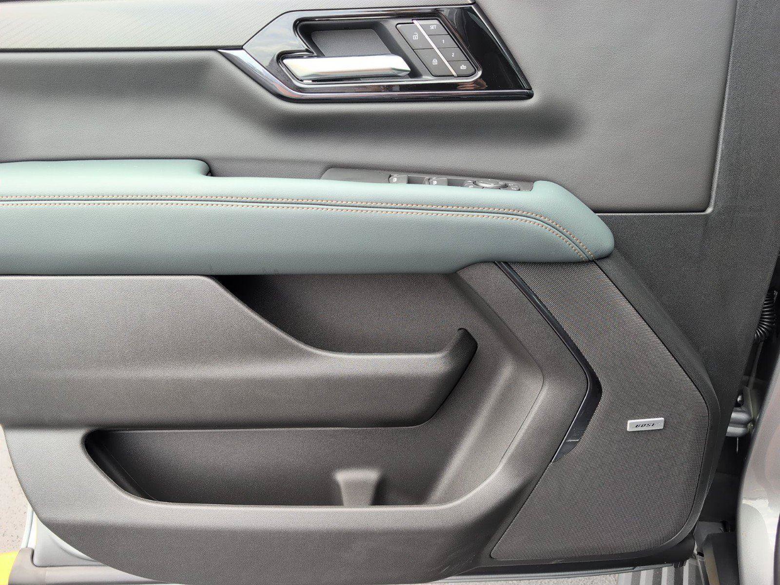 New 2026 GMC Yukon XL AT4 w/ AT4 Premium Plus Package AWD/4WD image 20