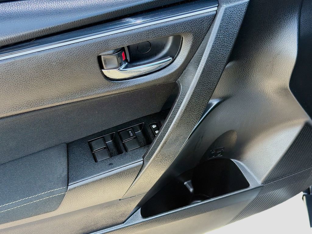 Used 2019 Toyota Corolla LE FWD image 19