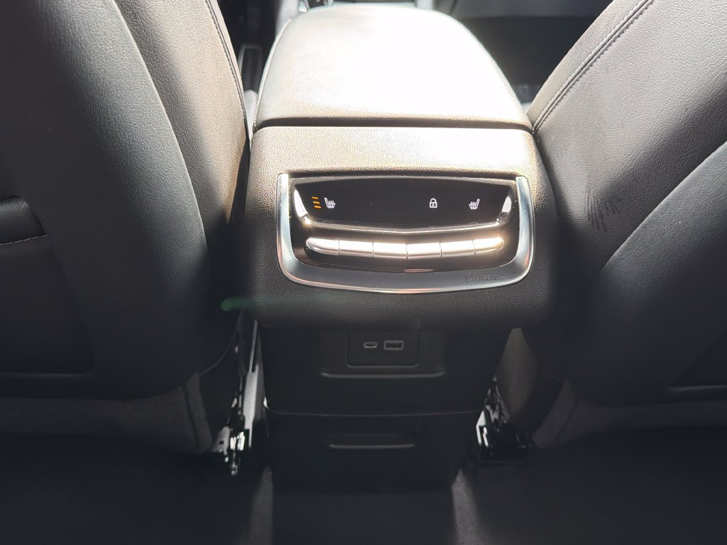 Certified 2023 Cadillac XT6 Sport w/ Technology Package AWD/4WD image 12