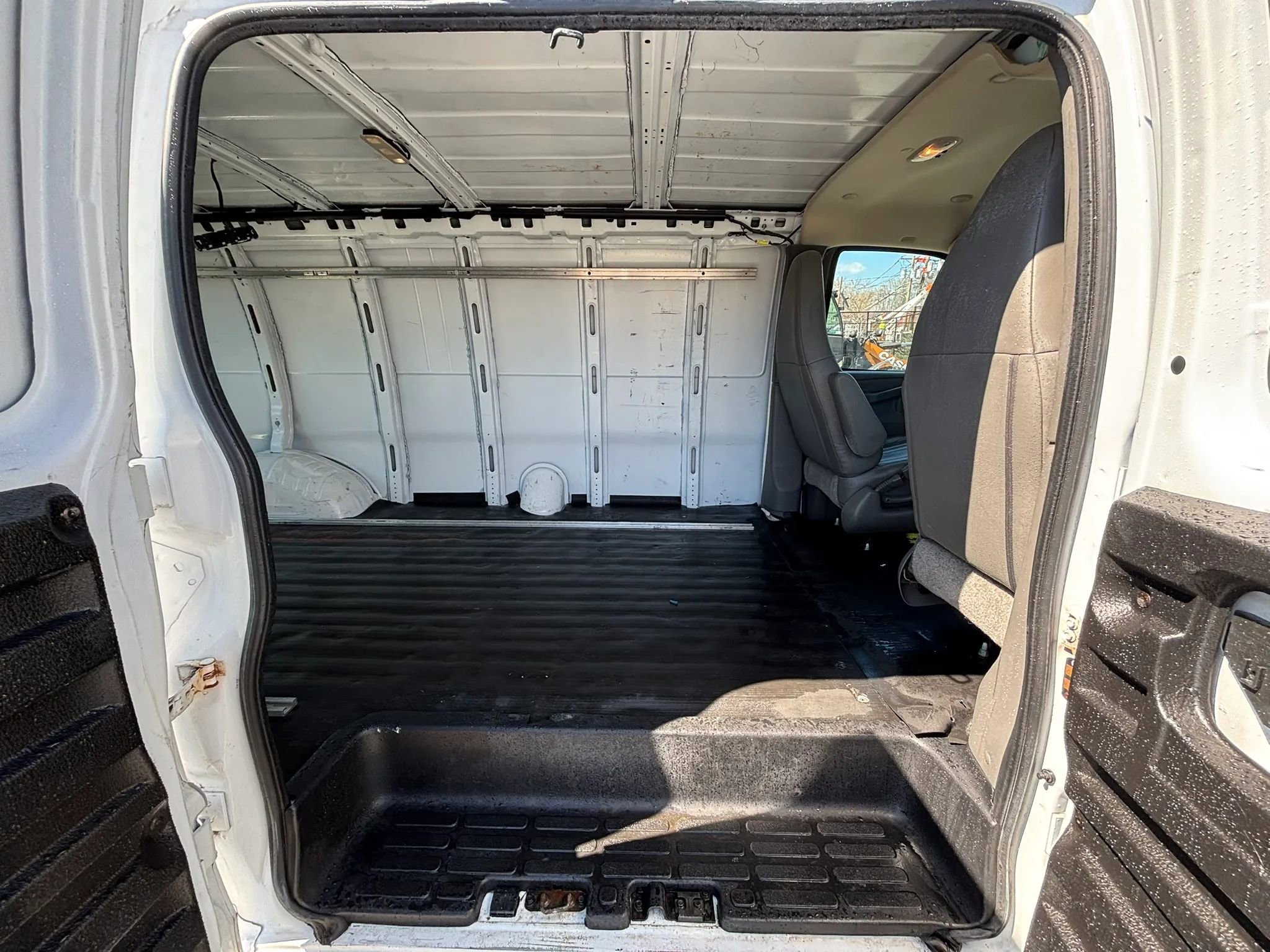 Used 2019 Chevrolet Express 2500 Extended w/ Driver Convenience Package RWD image 27