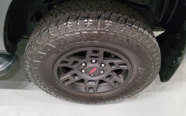 Used 2020 Toyota 4Runner TRD Off-Road Premium w/ Moonroof Package AWD/4WD image 36