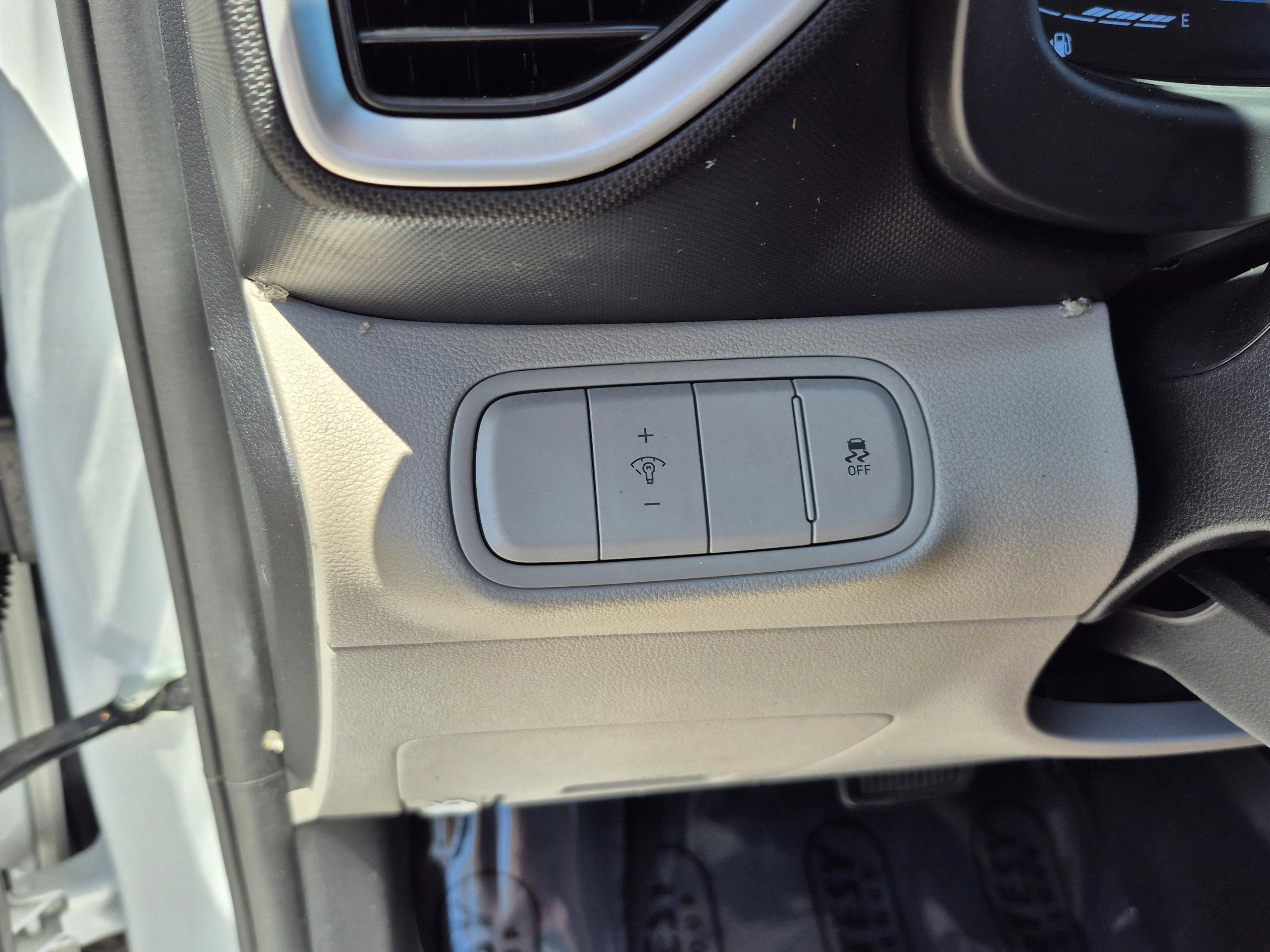 Used 2023 Hyundai Venue SEL FWD image 26