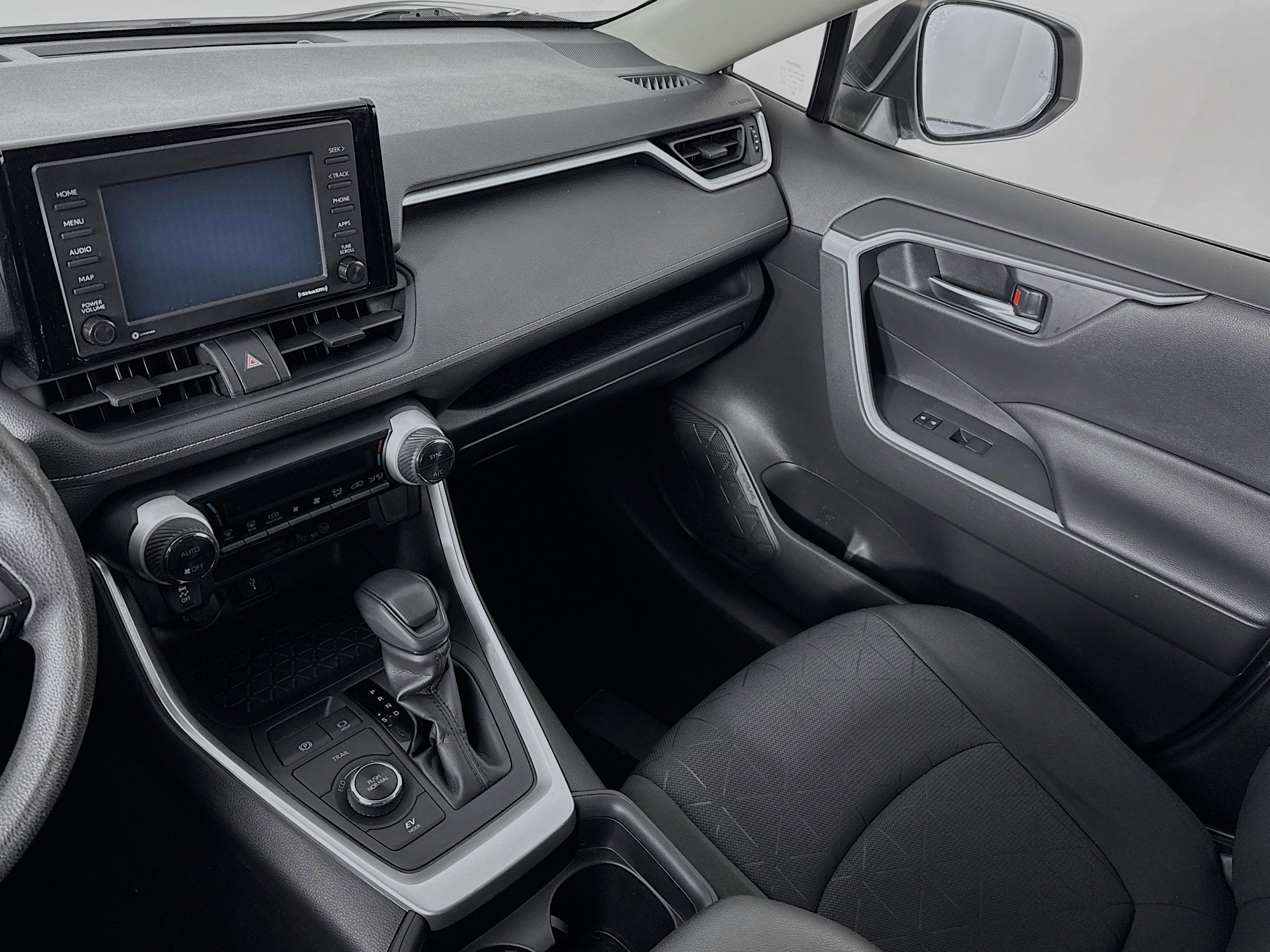 Used 2020 Toyota RAV4 XLE image 22