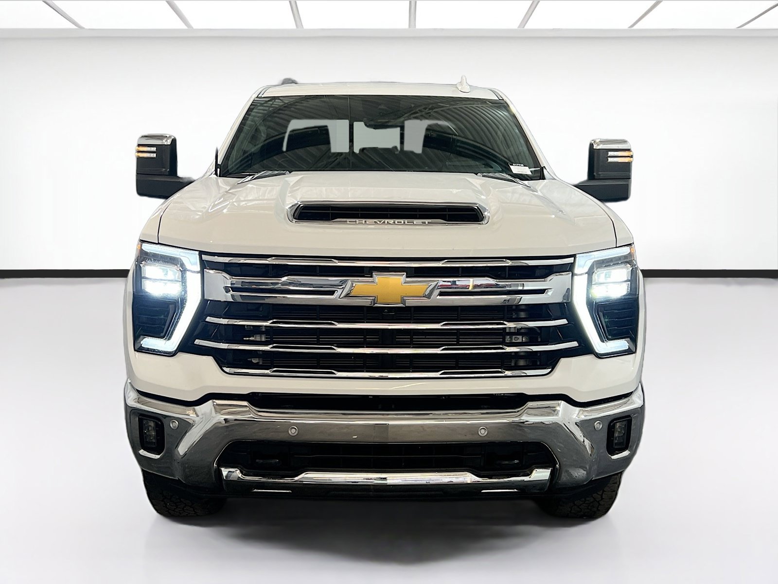 Used 2024 Chevrolet Silverado 3500 LTZ AWD/4WD image 2