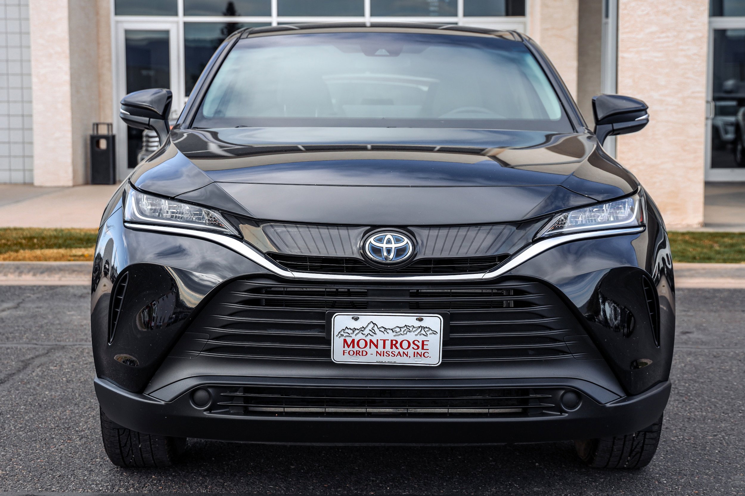 Used 2021 Toyota Venza LE image 2