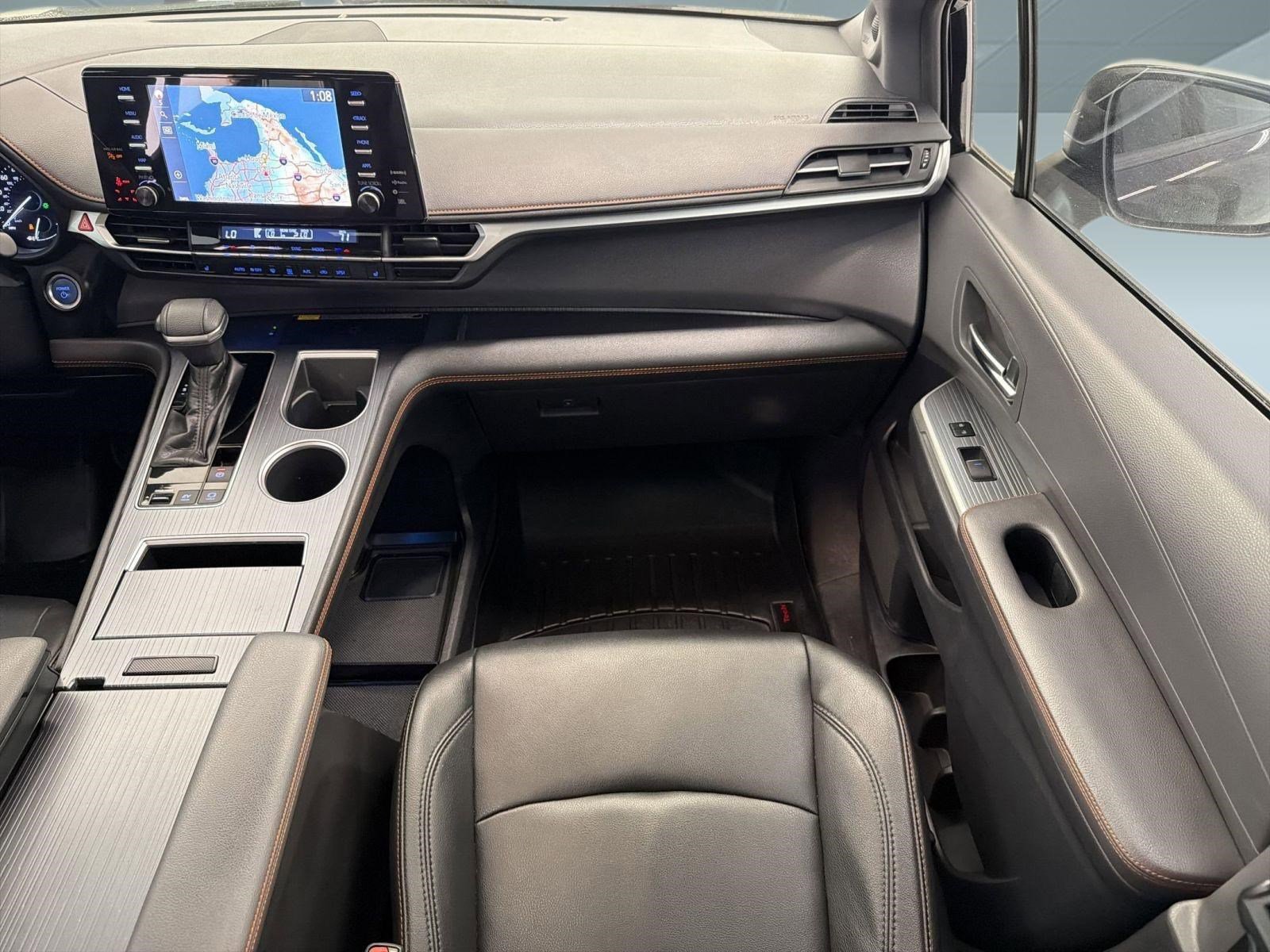 Used 2021 Toyota Sienna XSE w/ XSE Plus Package image 28