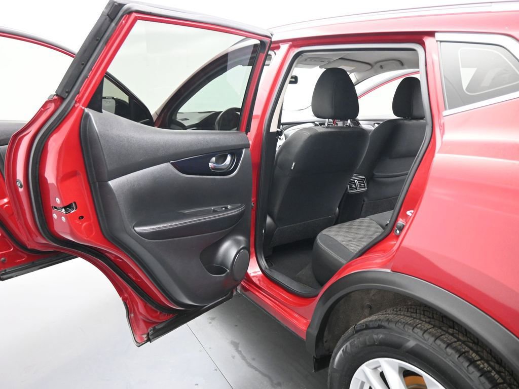 Used 2018 Nissan Rogue Sport SV image 17