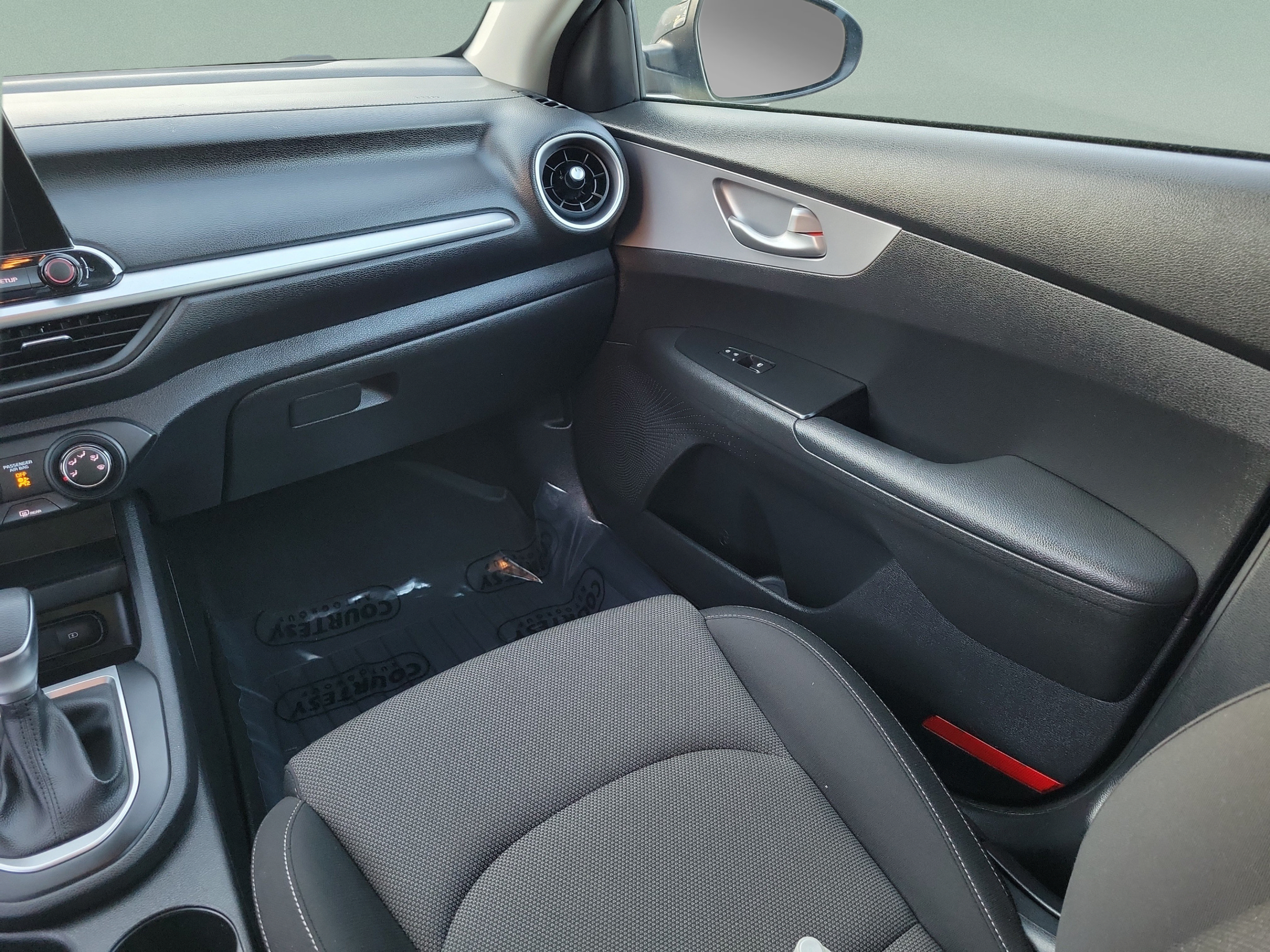 Certified 2024 Kia Forte LXS FWD image 11