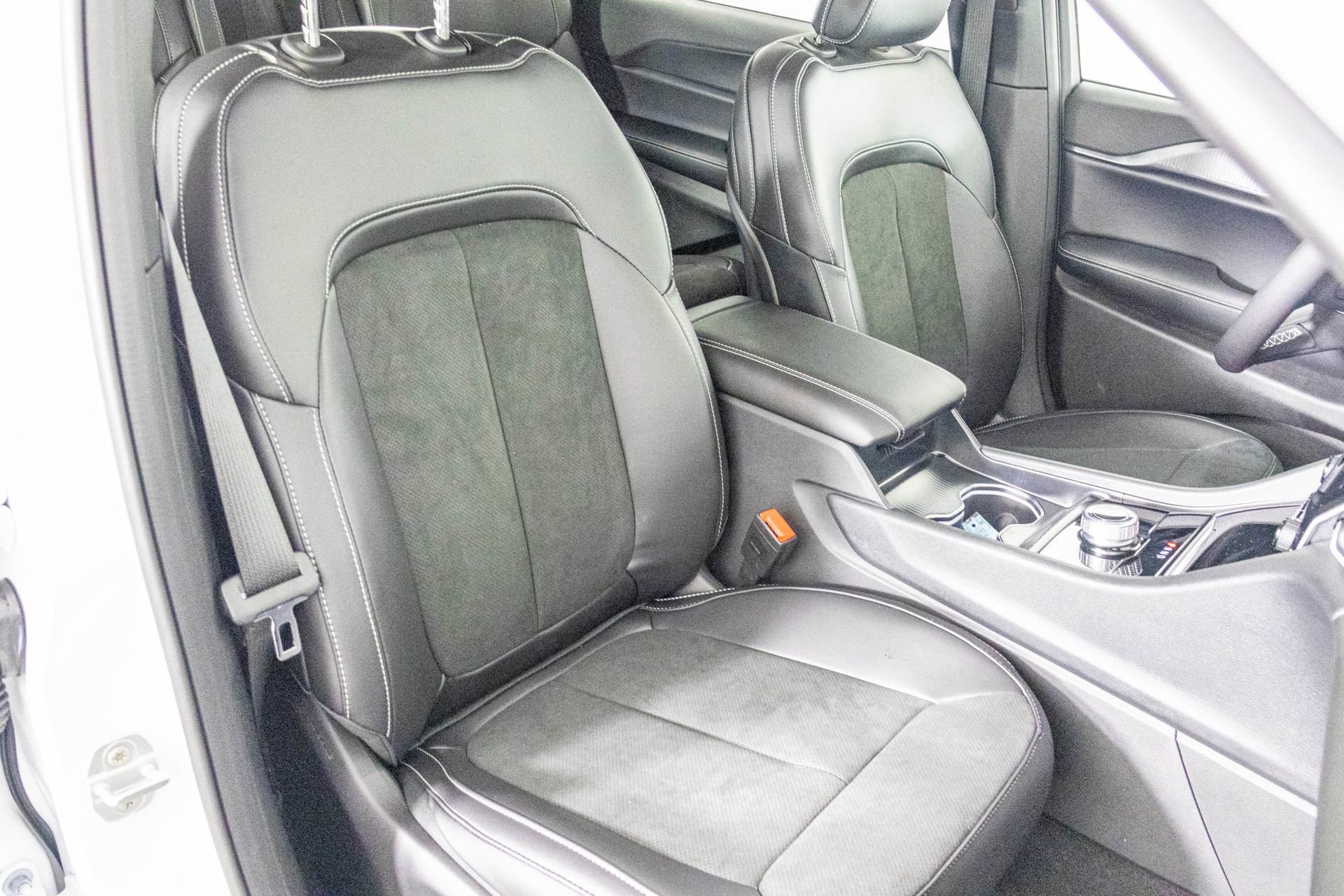 New 2025 Jeep Grand Cherokee L Altitude image 38