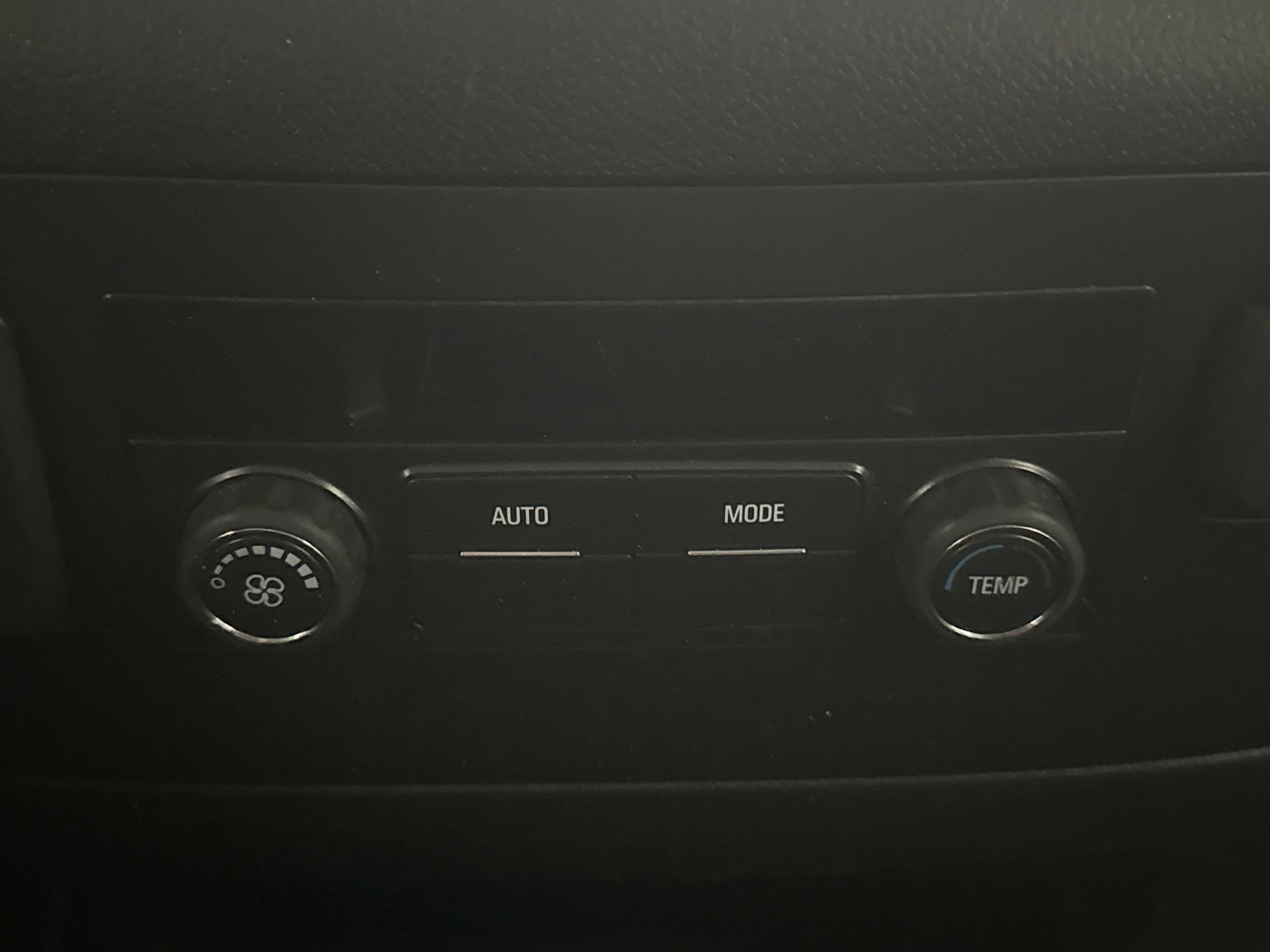 Used 2018 GMC Yukon SLE w/ SLE Value Package image 19