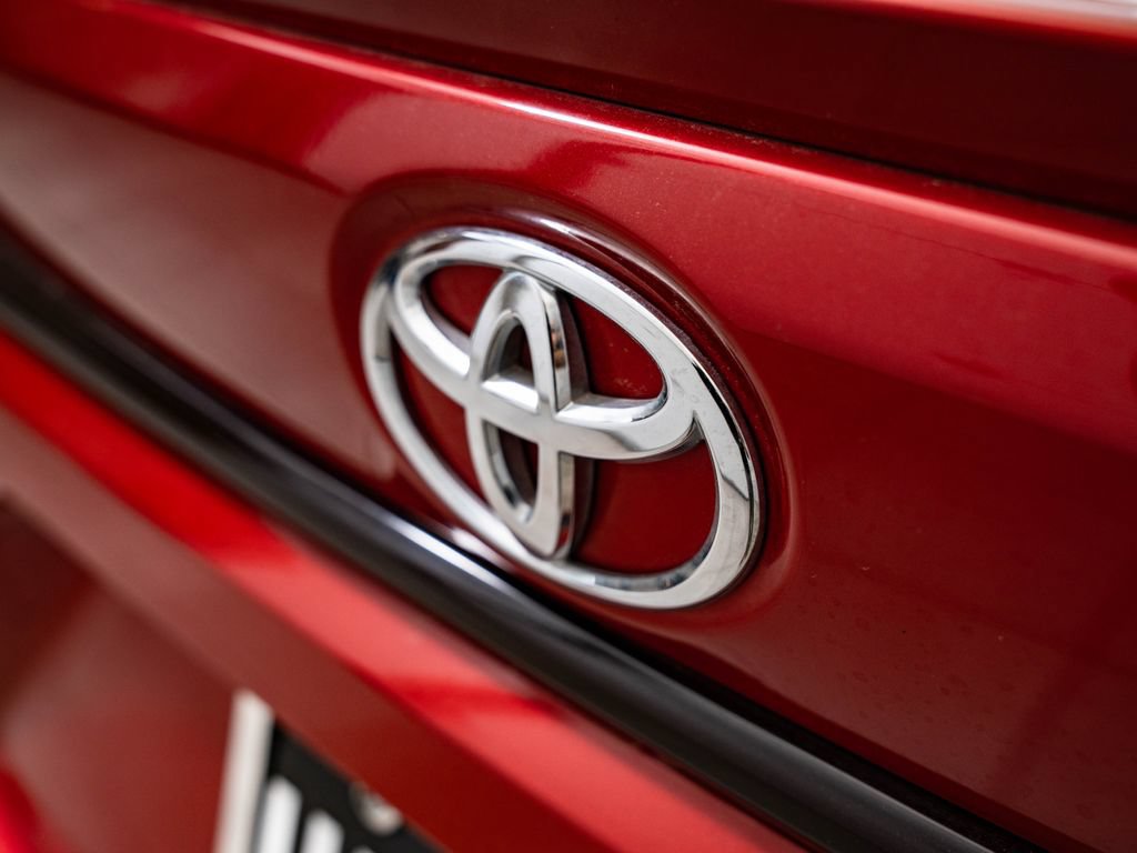 Used 2020 Toyota Corolla SE w/ SE Premium Package FWD image 18