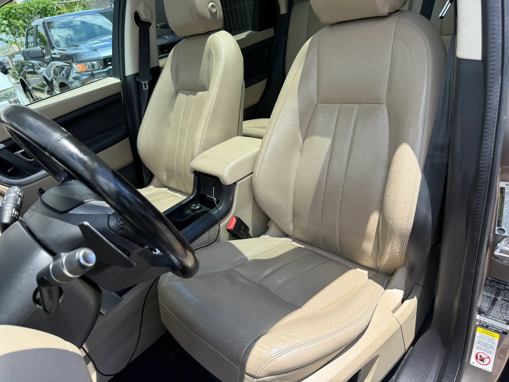Used 2017 Land Rover Discovery Sport HSE AWD/4WD image 13