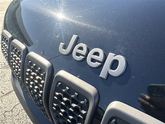 Used 2019 Jeep Cherokee Trailhawk w/ Comfort/Convenience Group AWD/4WD image 31
