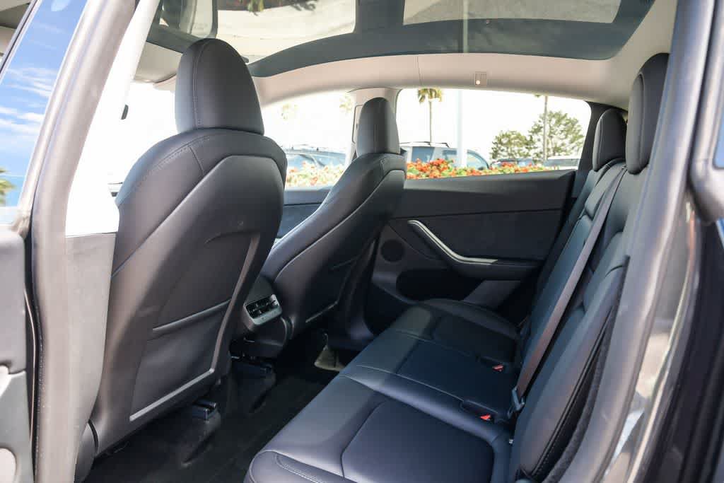 Used 2024 Tesla Model Y 2WD image 19
