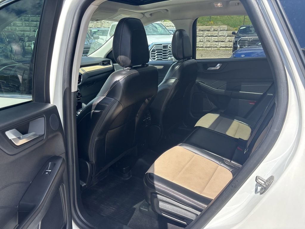 Used 2022 Ford Escape Titanium w/ Titanium Elite Package AWD/4WD image 11