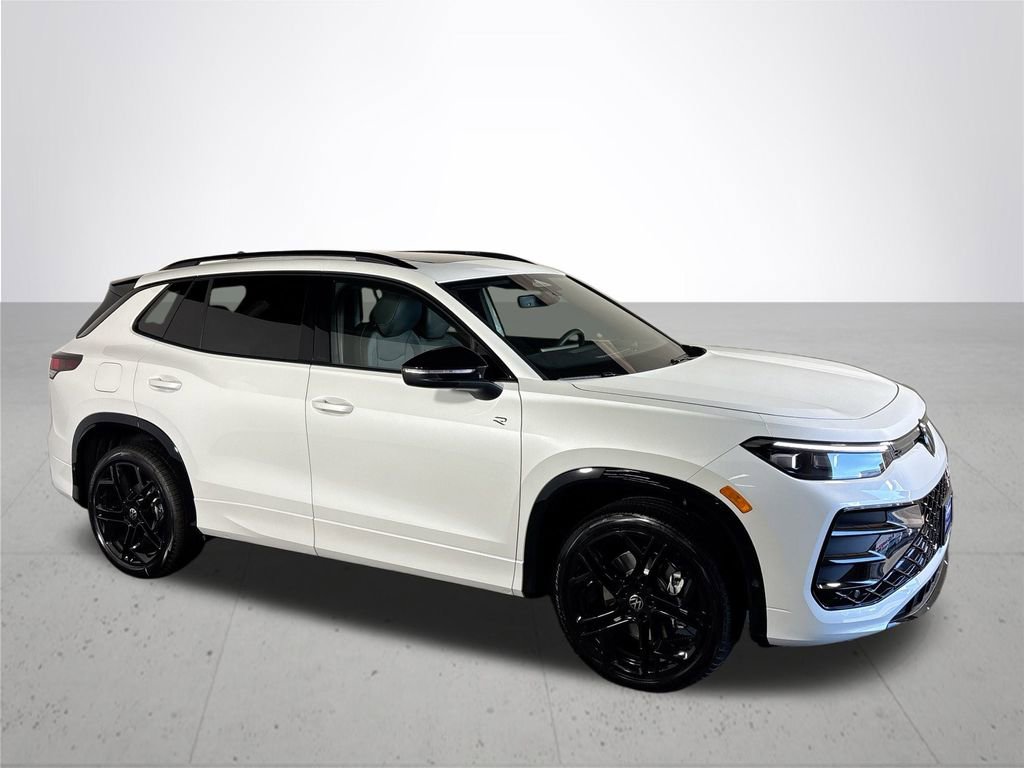 New 2025 Volkswagen Tiguan SE R-Line image 4