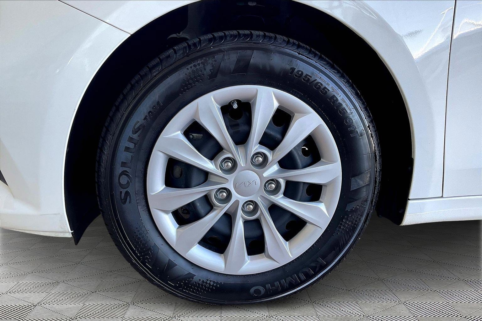 Used 2024 Kia Forte LX image 31