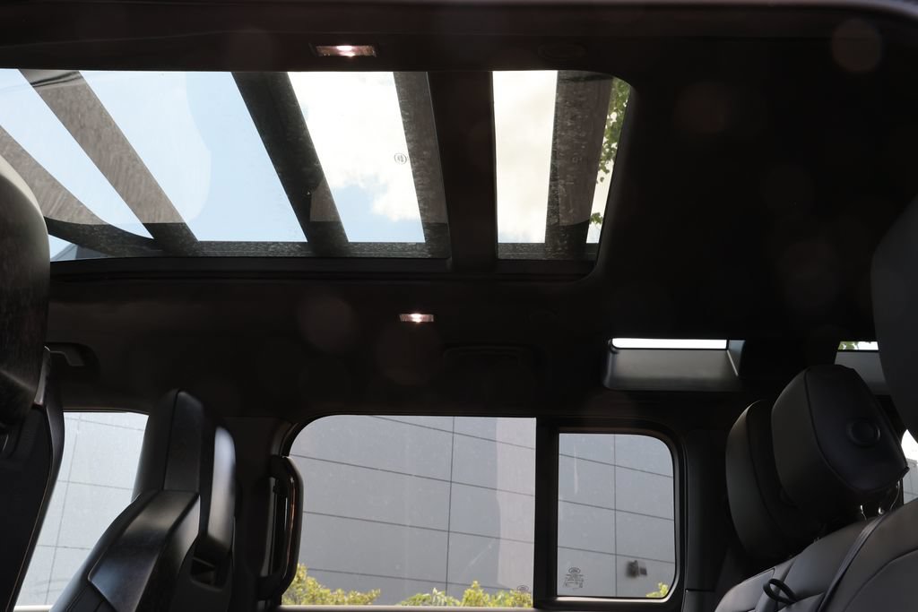 New 2026 Land Rover Defender 110 OCTA AWD/4WD image 18