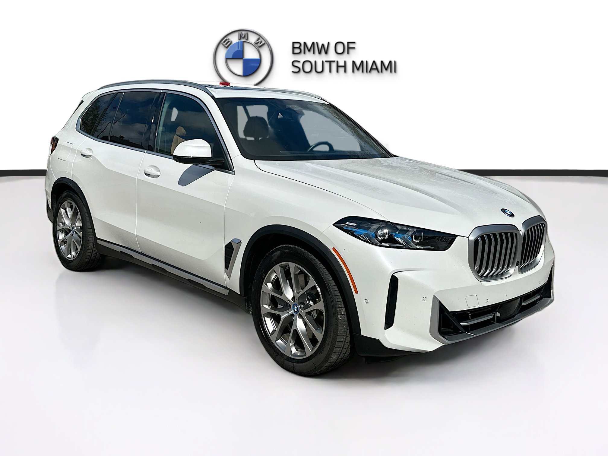 Certified 2025 BMW X5 xDrive50e image 1