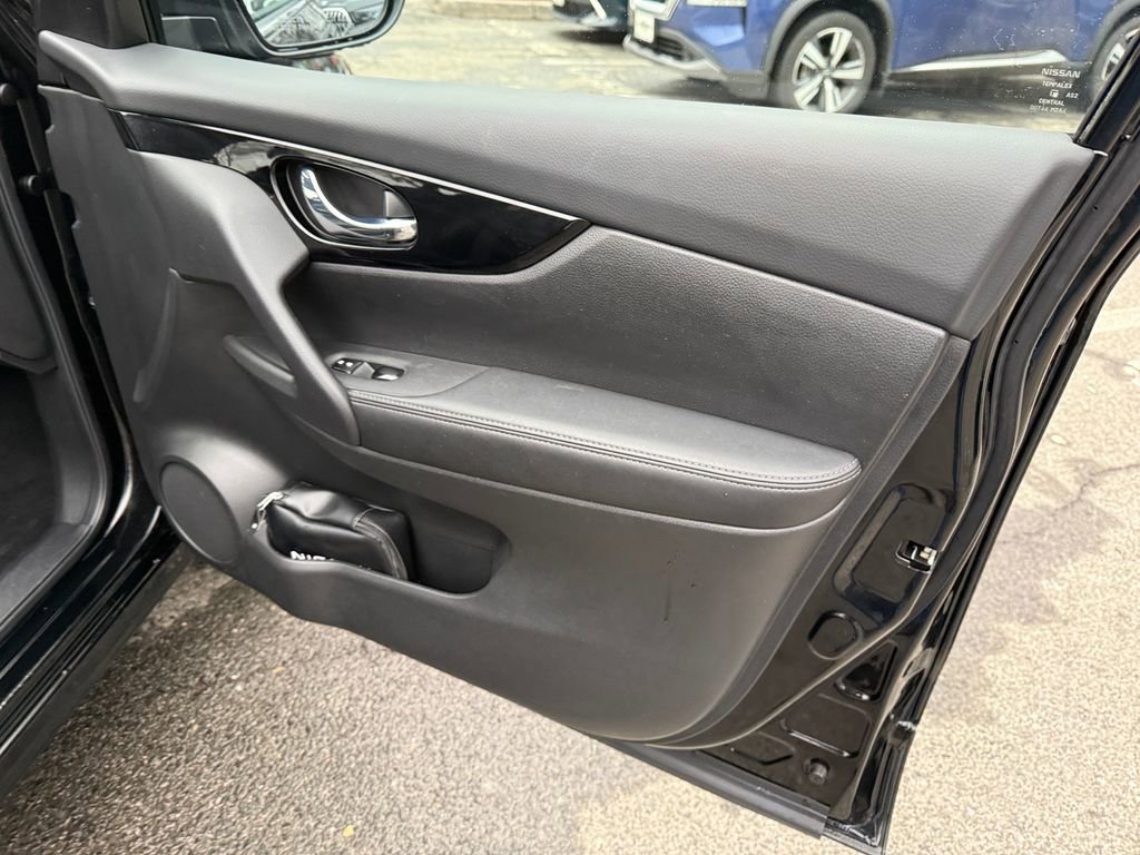 Used 2022 Nissan Rogue Sport SV w/ Technology Package image 28