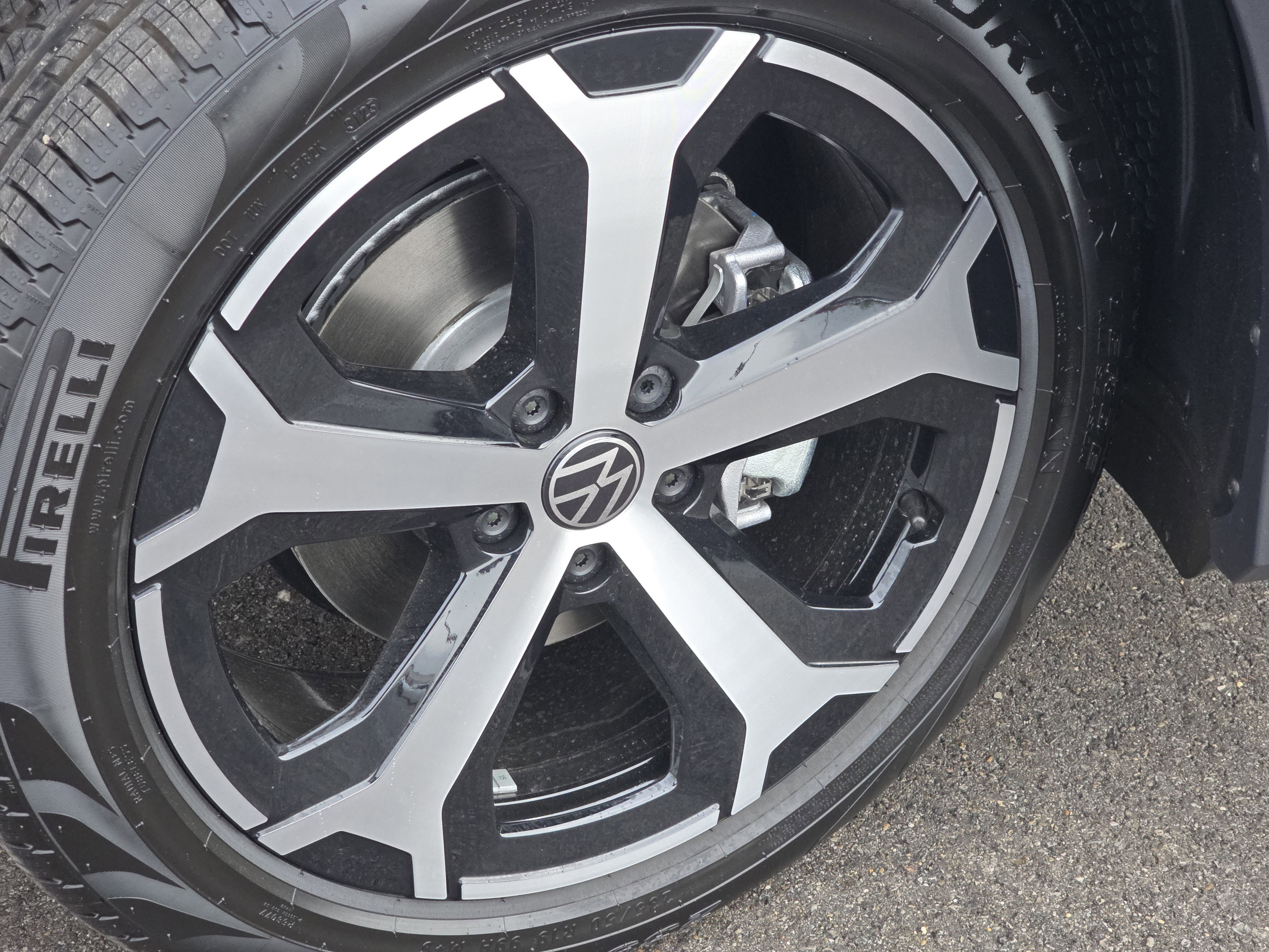 New 2026 Volkswagen Tiguan SE image 13