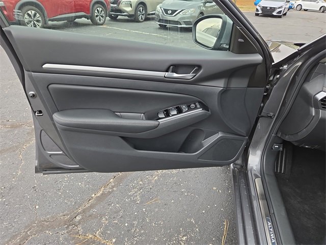 New 2025 Nissan Altima 2.5 SL image 11