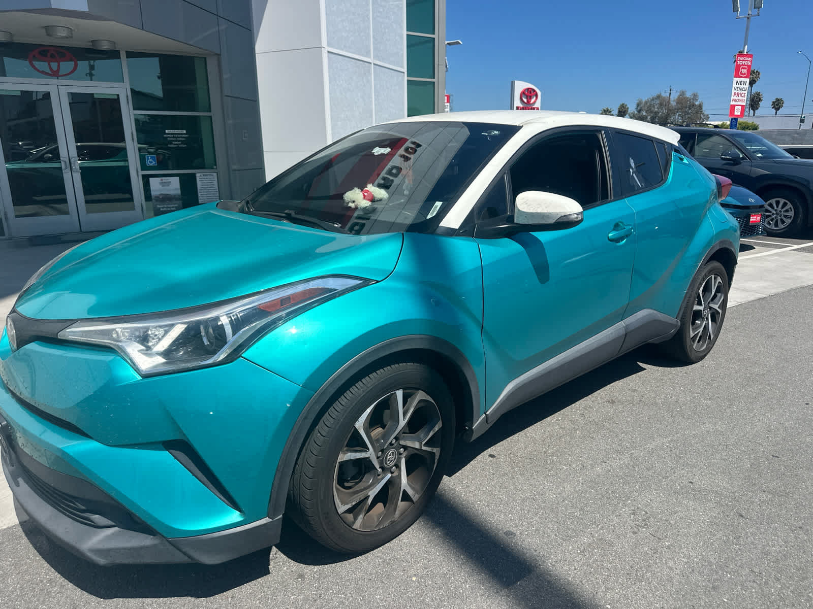 Used 2018 Toyota C-HR XLE FWD image 8