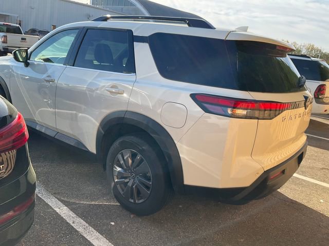 Used 2025 Nissan Pathfinder SV image 4