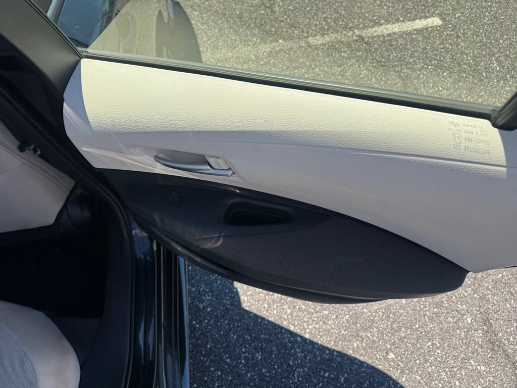 Used 2021 Toyota Corolla LE w/ Carpet Mat Package (TMS) FWD image 23
