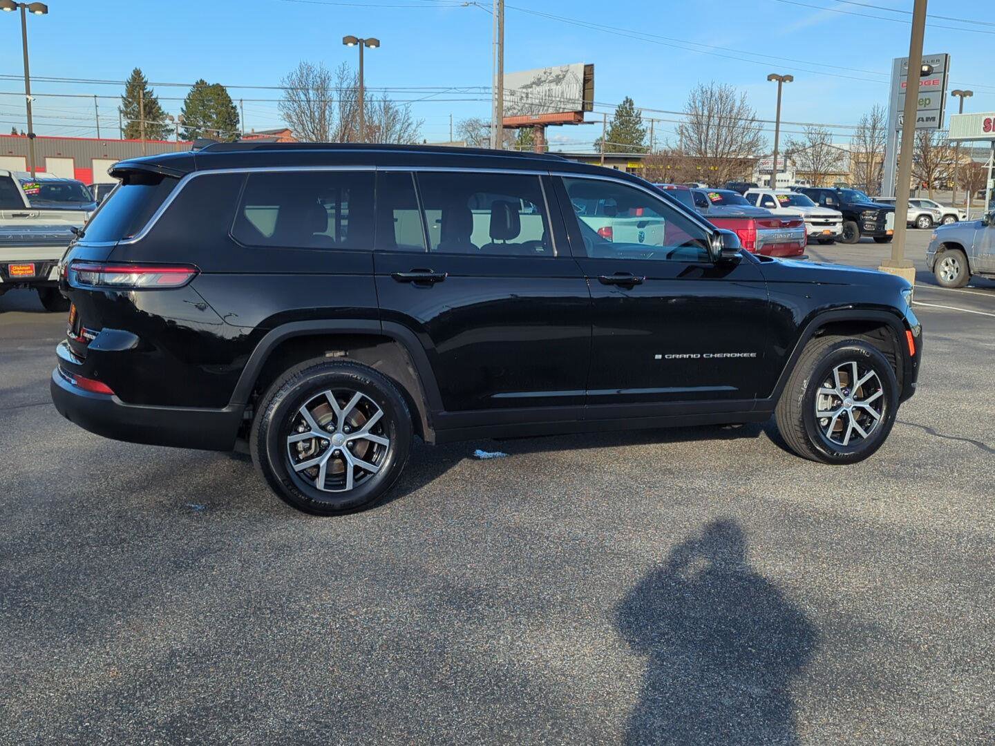 Used 2024 Jeep Grand Cherokee L Limited w/ Luxury Tech Group II image 8