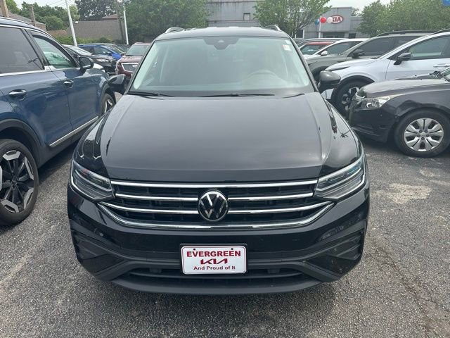 Used 2024 Volkswagen Tiguan SE AWD/4WD image 2