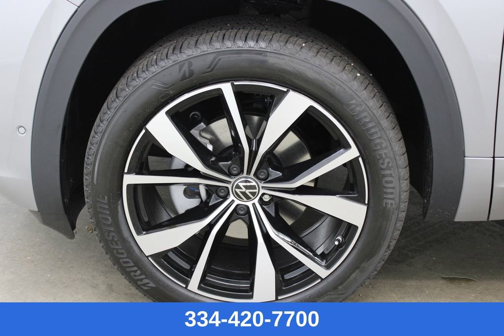 New 2025 Volkswagen Atlas Cross Sport SEL Premium R-Line image 28