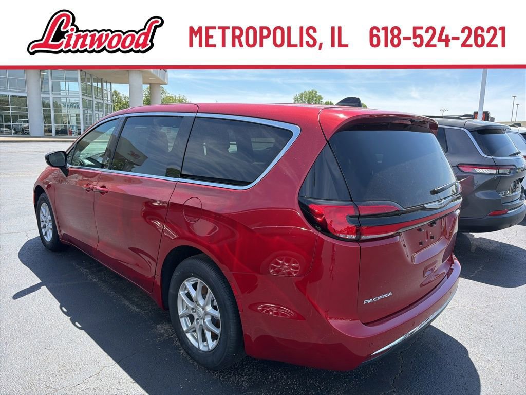 New 2026 Chrysler Pacifica Select FWD image 3