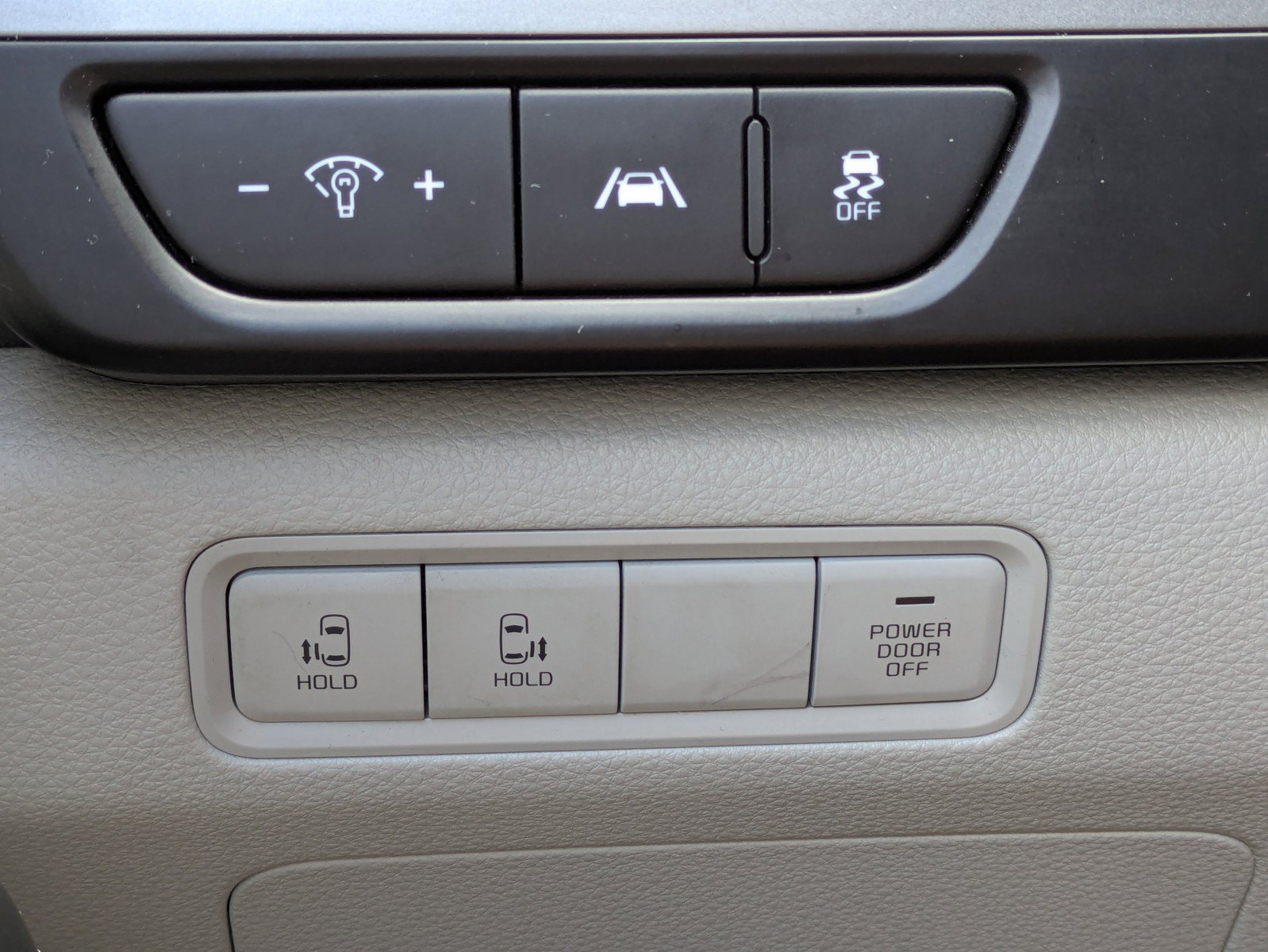 Certified 2024 Kia Carnival LX FWD image 19