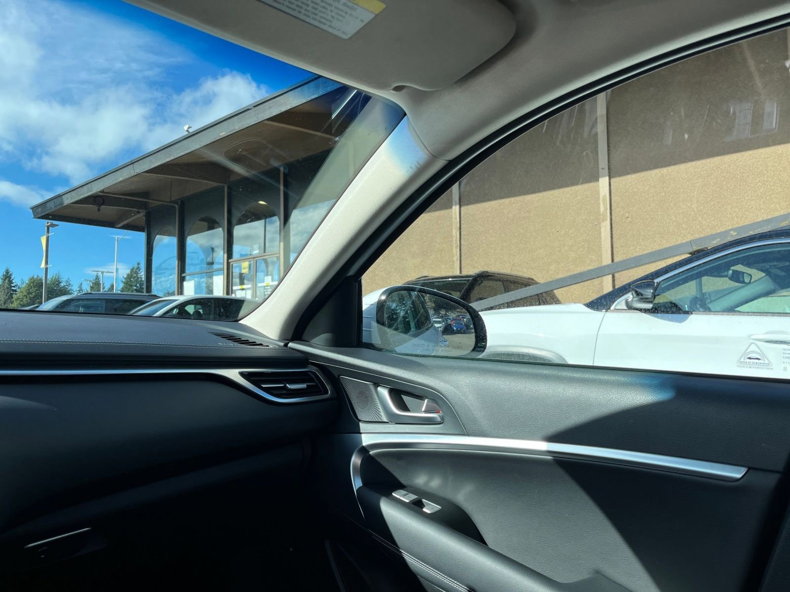 Used 2025 Genesis G70 2.5T image 37